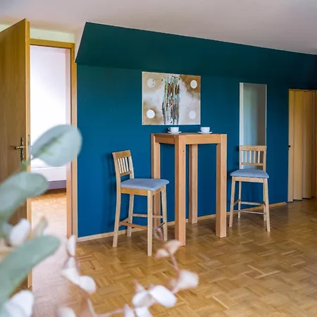 Gemuetliches Dg Apartment- 3 Personen- Parkplatz- Wlan *