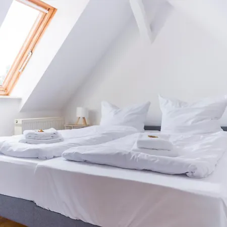Gemuetliches Dg Apartment- 3 Personen- Parkplatz- Wlan Apartman